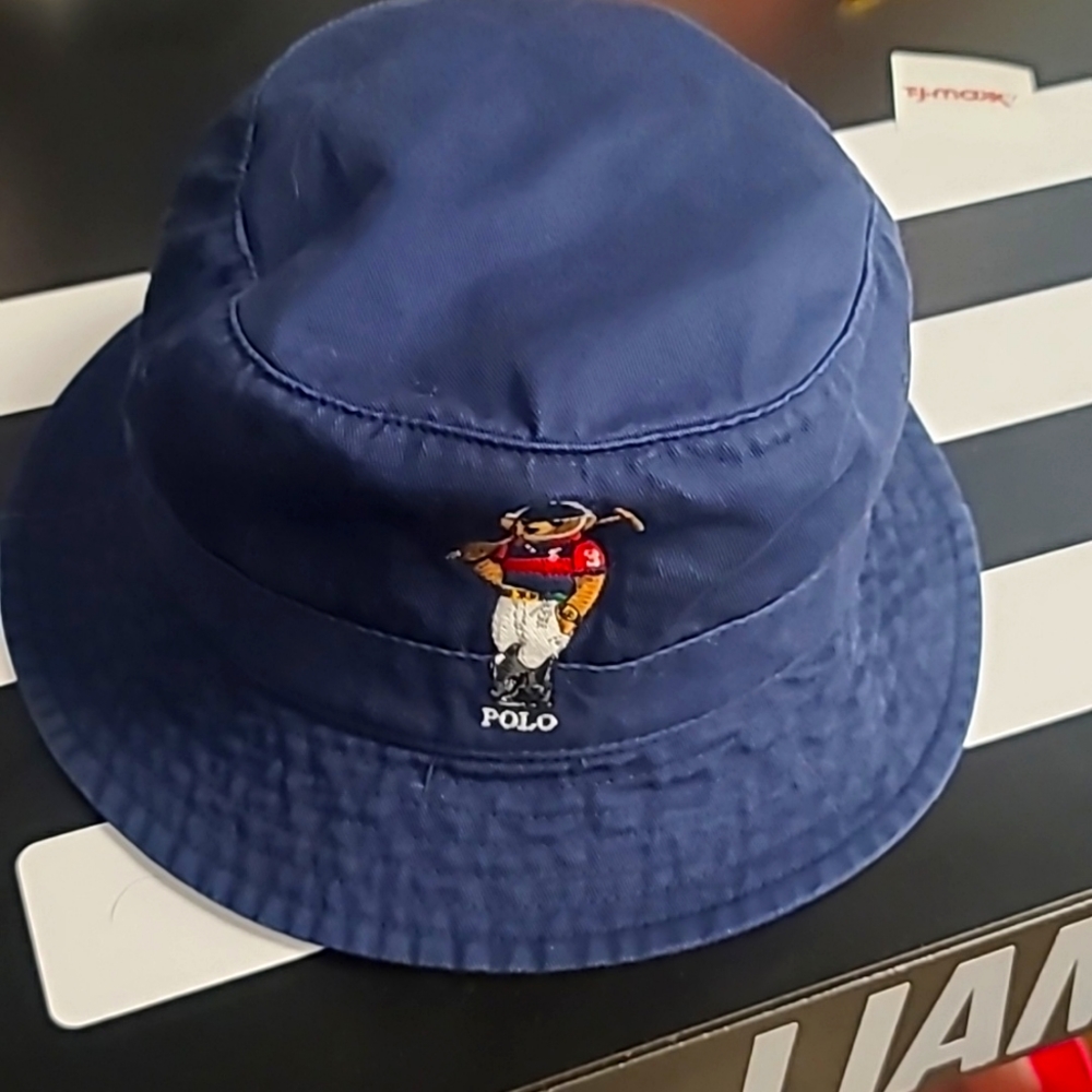 Blue polo bear bucket hat. 9/10 condition! L/Xl